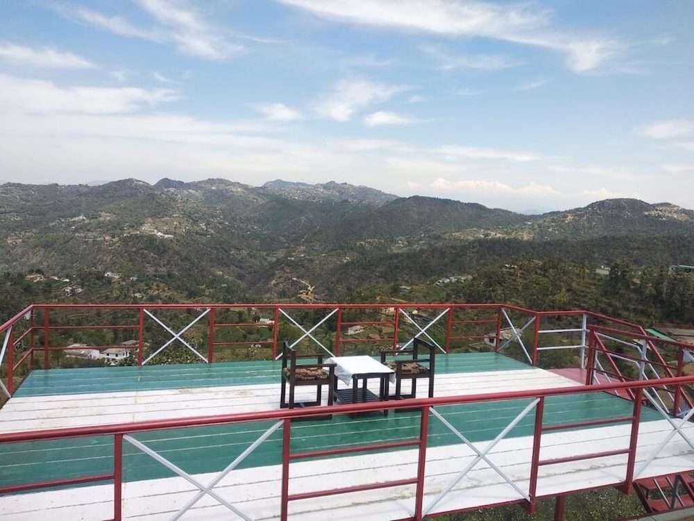 Kafal Pako Resort - Luxury Mountain View Stay in Mukteshwar