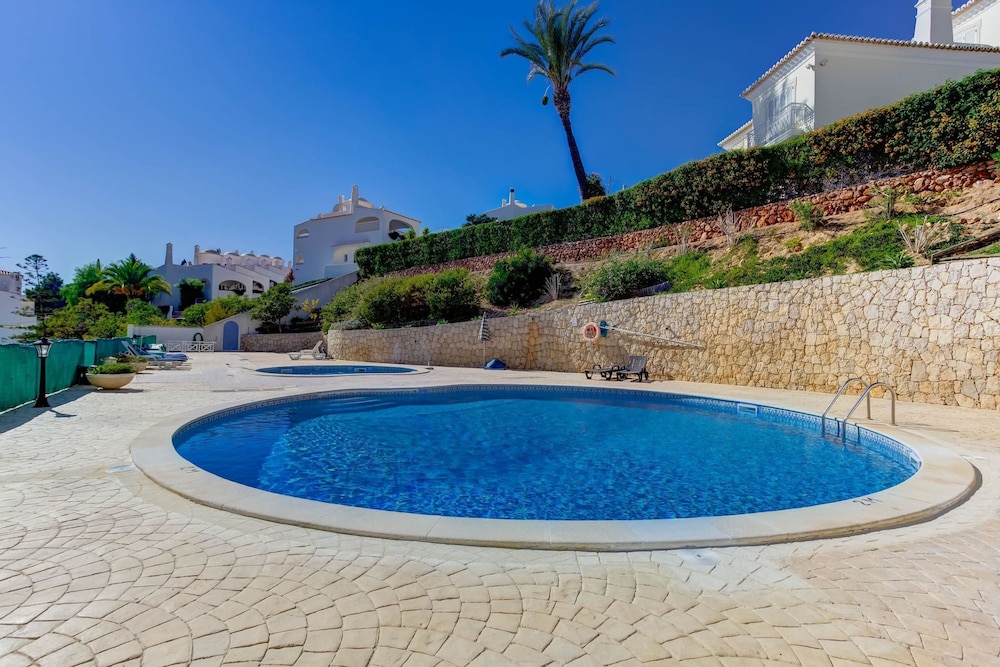 Azula Bright and Airy 2 Bedroom Apartment With p