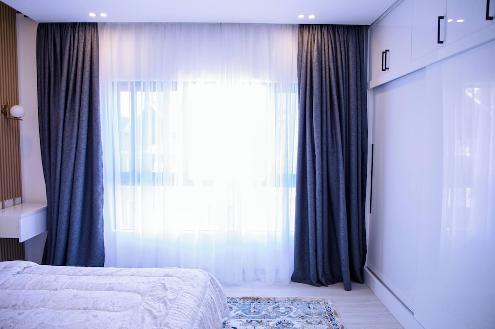 Grand Premiere 2 Bed by YourHost