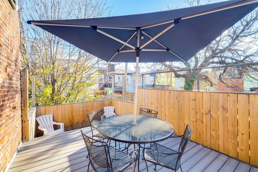 1 Mi to Dtwn: Townhome w/ Patio in Baltimore!