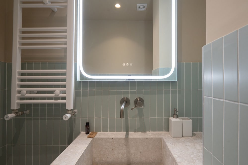 LIV - Artistic Rooftop Apartment in Pagrati