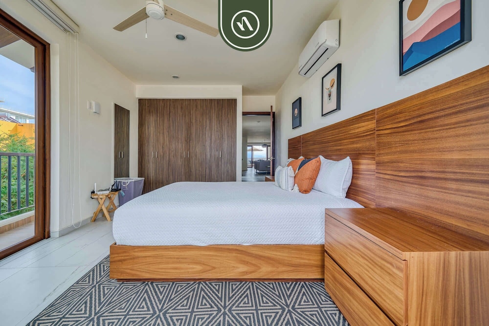 Oceanview 3 BR Condo Near the Beach - Pool