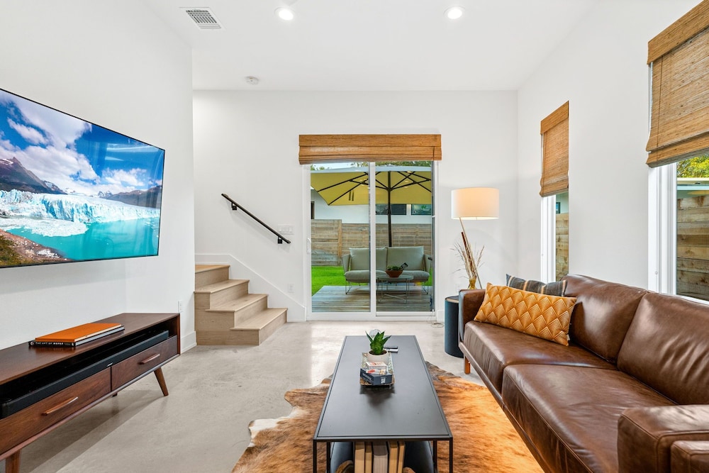Stylish 2 Bedroom Retreat in South Austin - Image 5