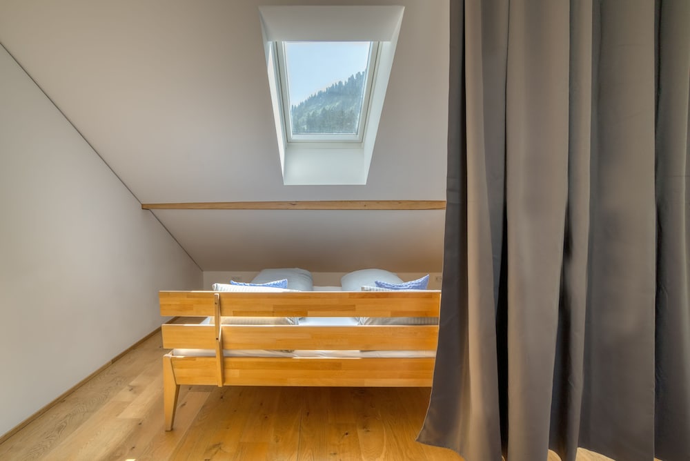 HUS 24 view 3