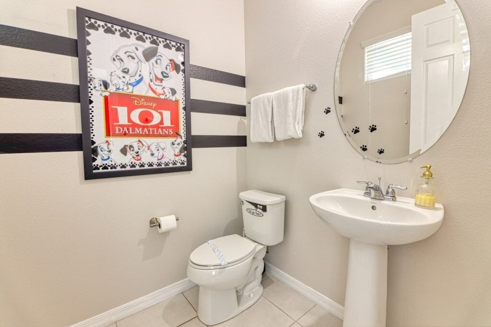 Jodie's Luxury Solara Home 6 Bedroom Home by Redawning view 2