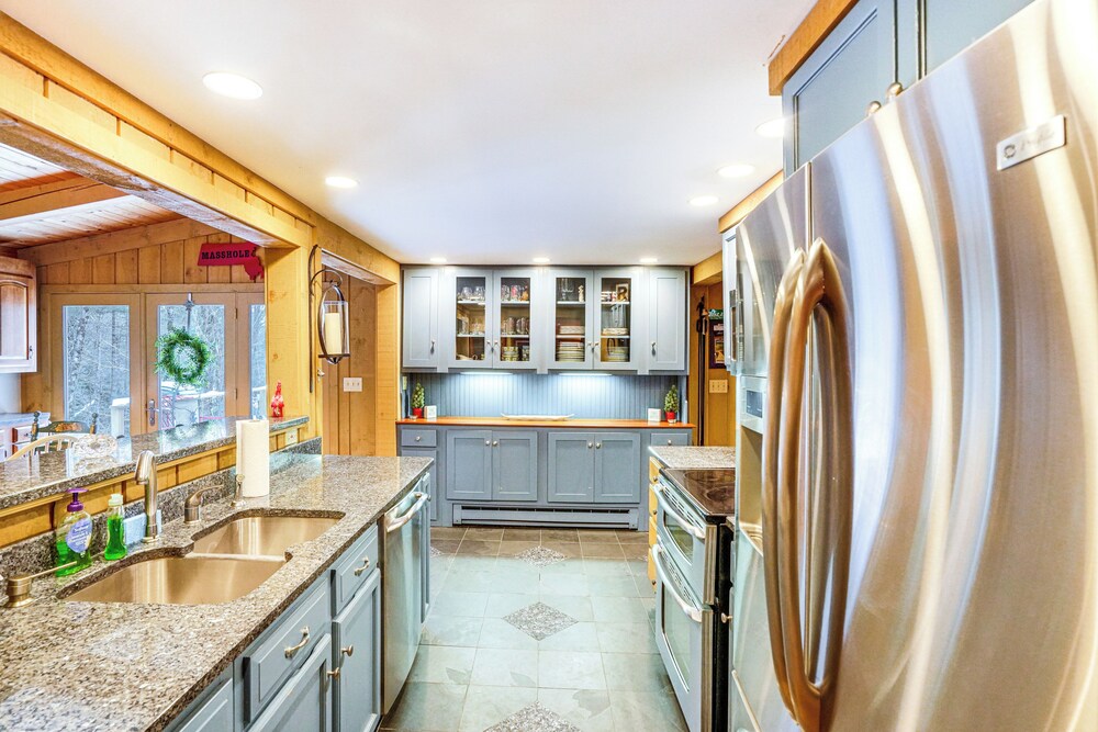 5 Mi to Ski: Family-friendly Home in West Dover!