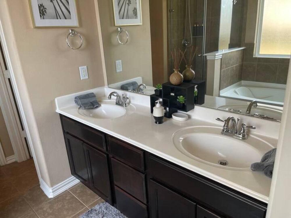 Luxury Stay - Near Houston Airport