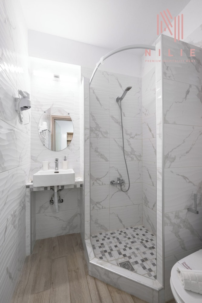 Azur Residences, Nilie Hospitality MGMT