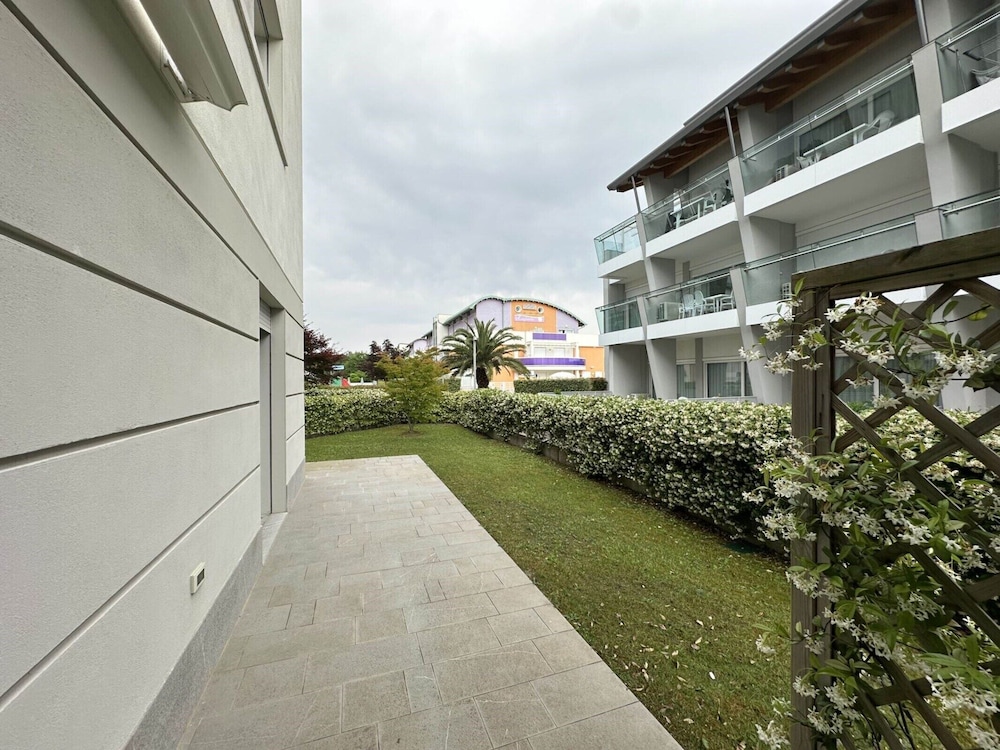 Bright new Apartment Between Beach and City Centre