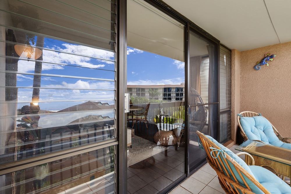 Maui Vista 2-301 - Modern and Bright Renovation in Building 2, No Carpet, AC!