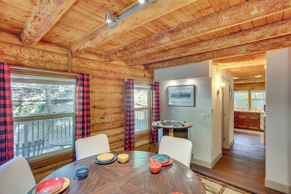 Cabin ~ 1 Mi to Lake Gregory & Hiking!