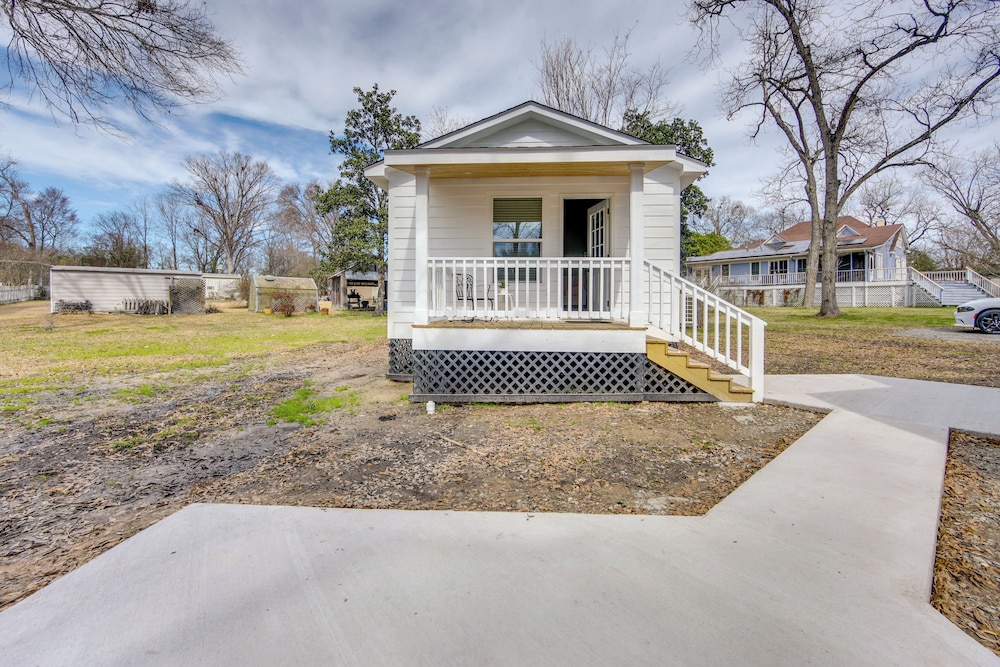 Half-mi to Dtwn: New Cottage in Jefferson!