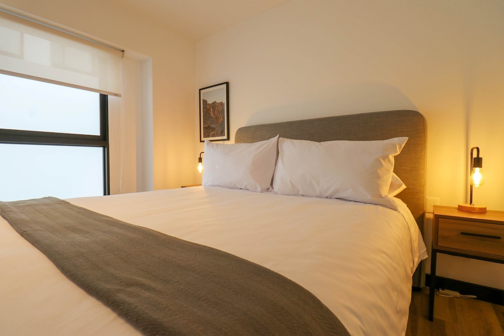 w Fabulous 2BR w Impressive Deco in San Isidro