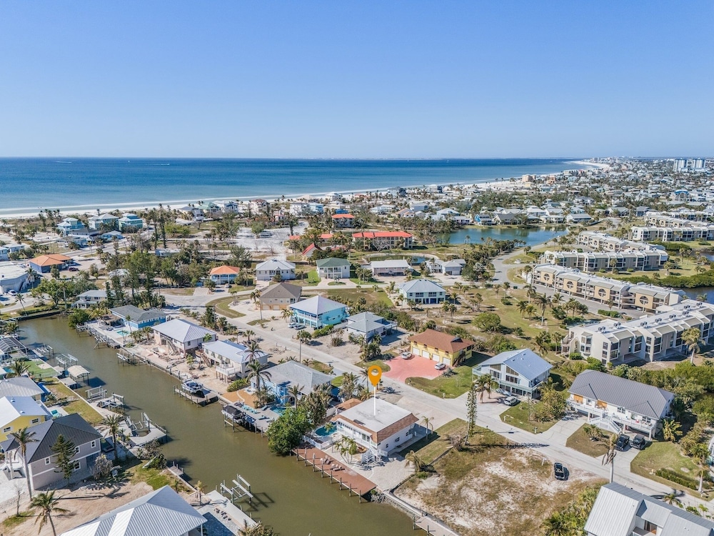 21591/3 Waterfront Duplex With Pool And Spa - Manor 4 Bedroom Home
