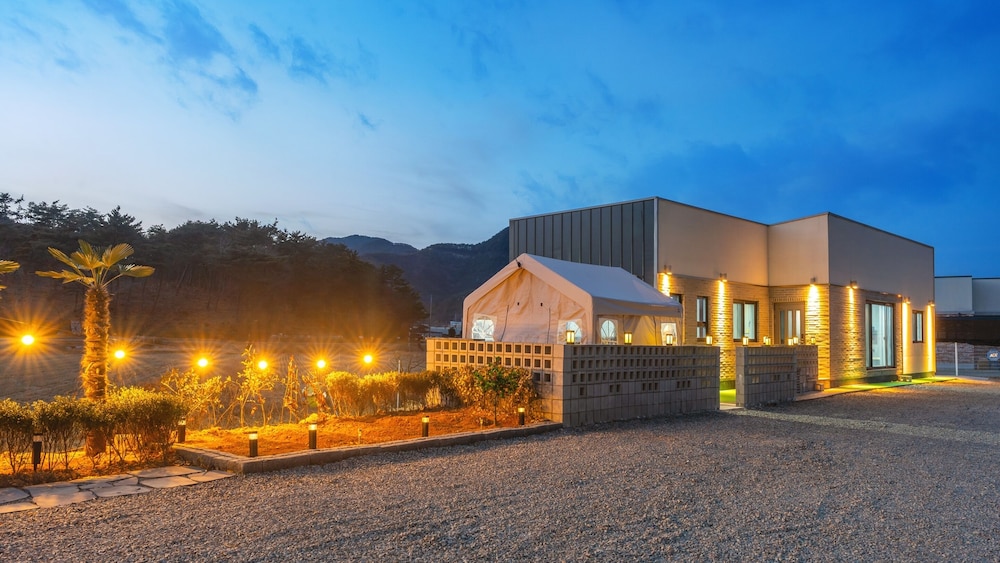 Goseong Hoostay Caravan Pension