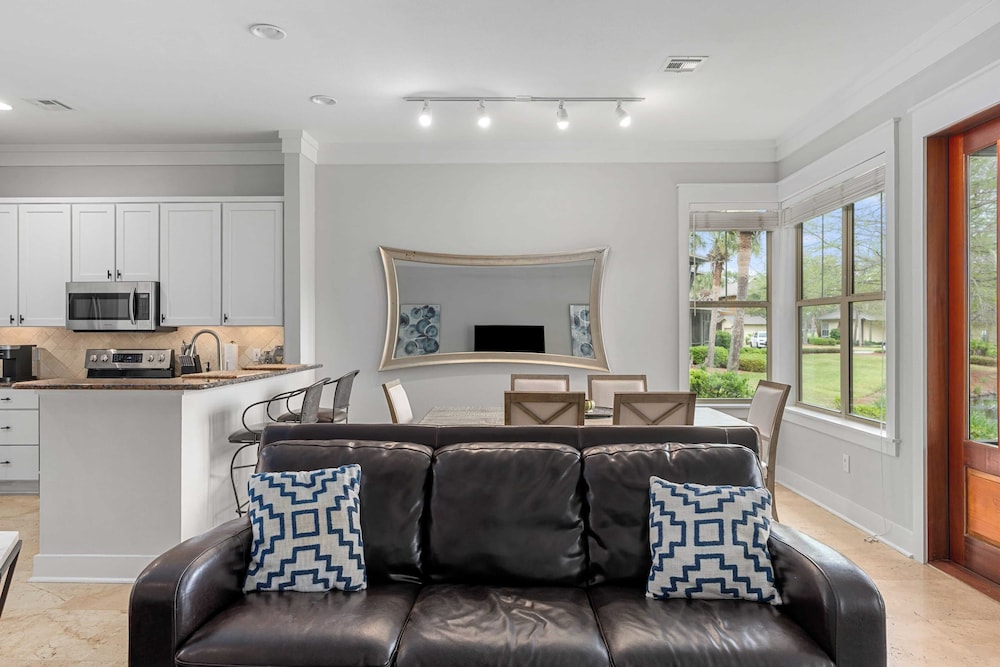 Serene Pondfront Stay w/ View, Pool Access, & Walk to Baytowne Wharf