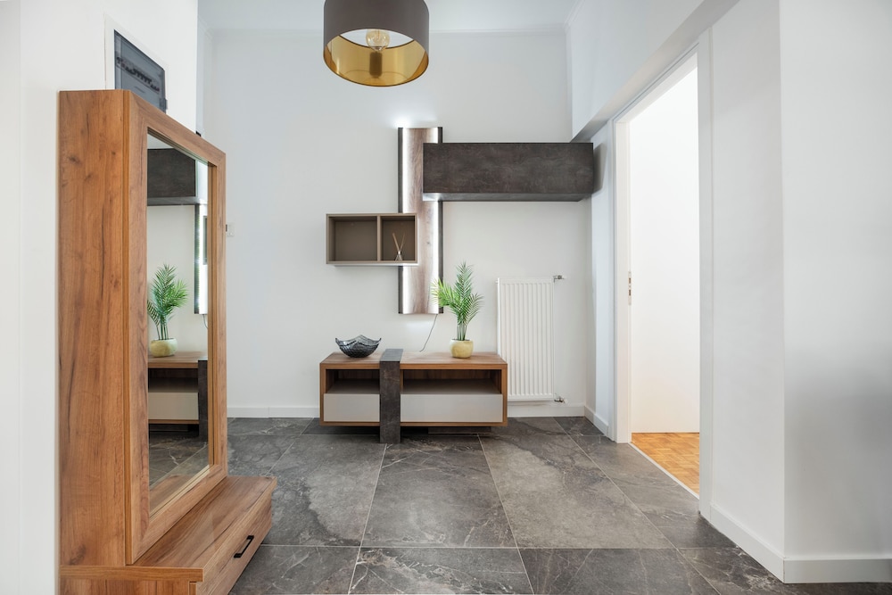 Glimmer 2-Bedroom Apartment in Athens