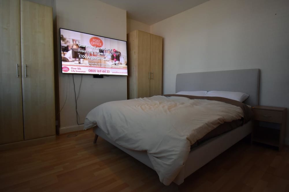 Racecourse Guest House view 3