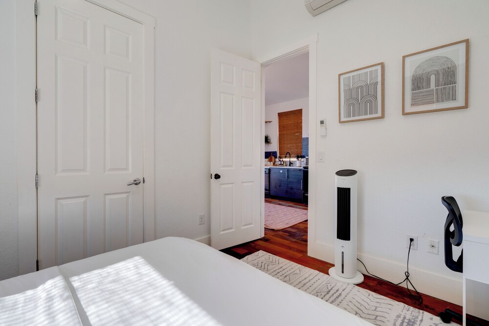 Stylish Apt Near Lake Travis w/ Entertainment