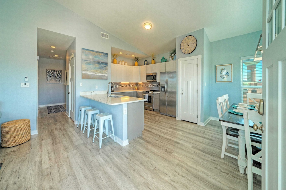 Family-friendly Beach Home Bbq, Patio & Fire Pit & Mins to Beach Bottom's Up by Avantstay