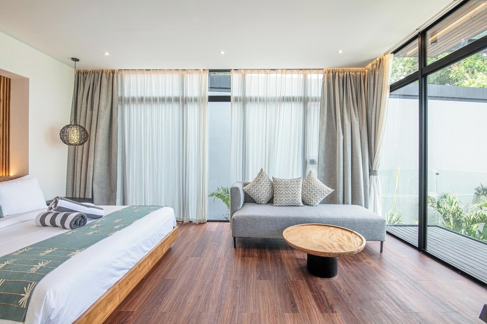 Elegant 6BR Canggu Retreat Just 400m to the Ocean
