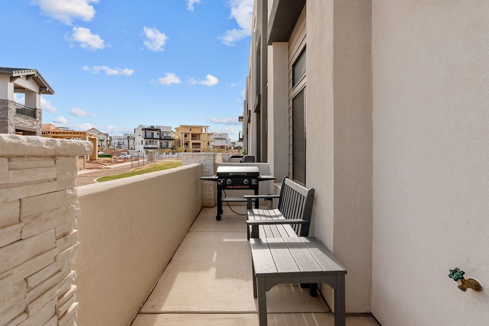 Weekend Vibes 5 Bedroom Townhouse