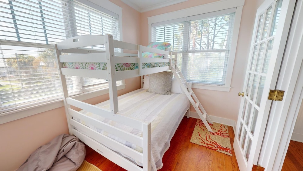 Thirst N' Howl by Tybee Vacation Rentals