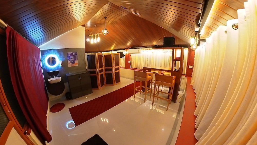 Makam Holiday Home