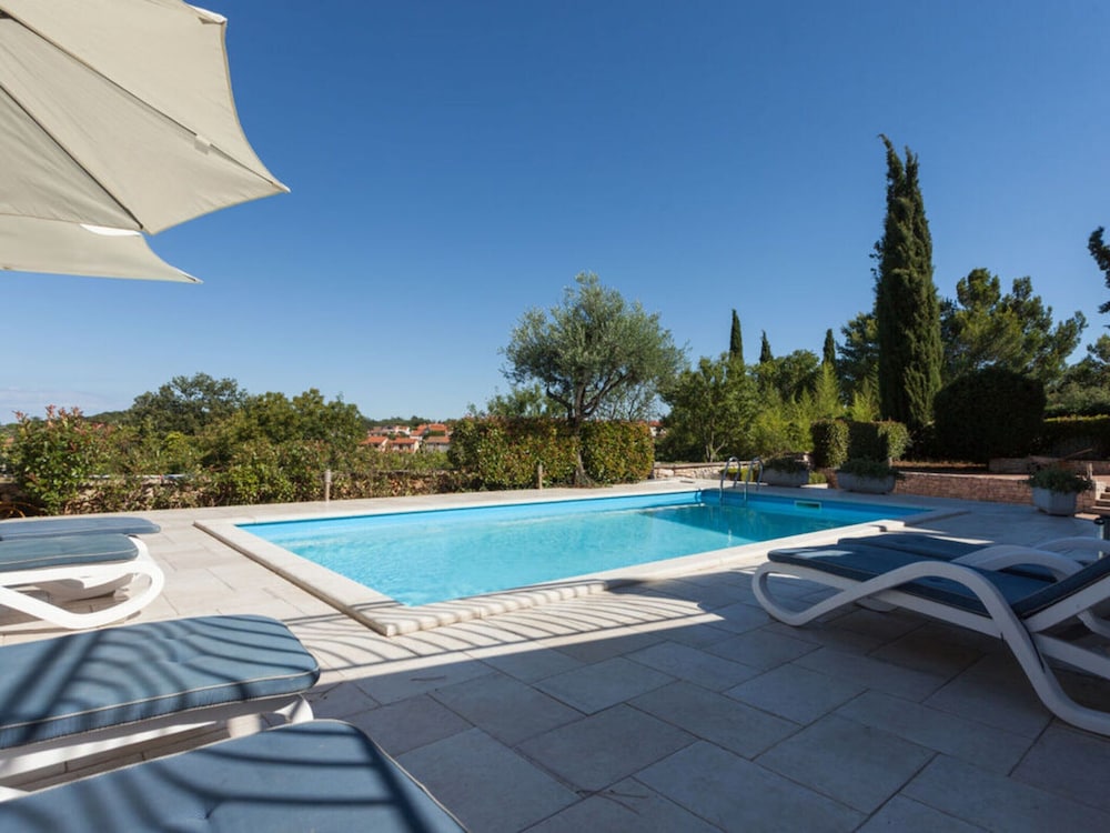 Villa Rosy Comfortable Holiday Residence
