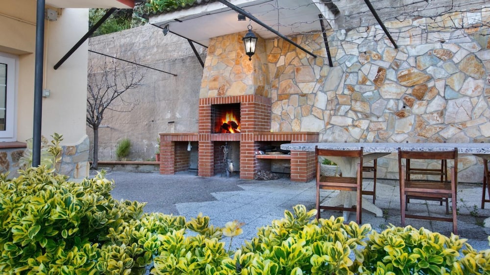 Vila Maer in Blanes With 5 Bedrooms and 2 Bathrooms