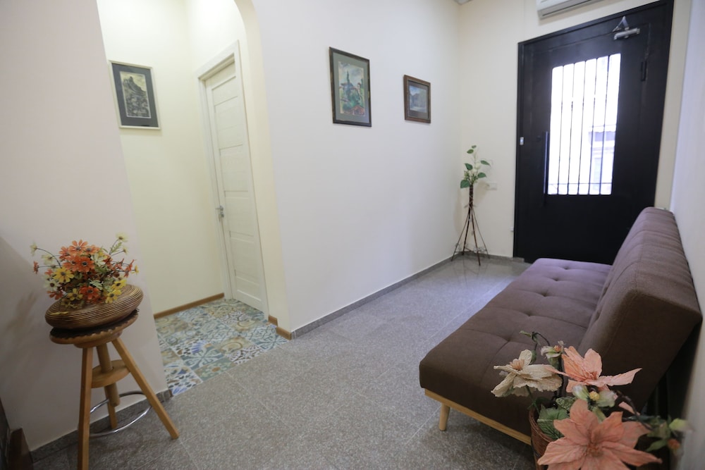 Midtown Hostel