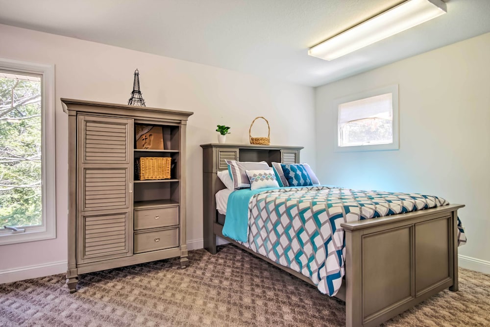 Spacious Mears House -steps From Lake Michigan! view 5