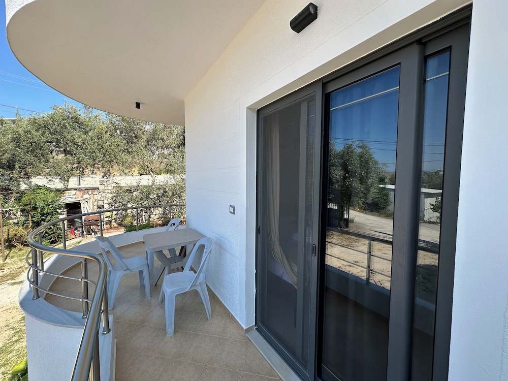 Apartments Meleqi