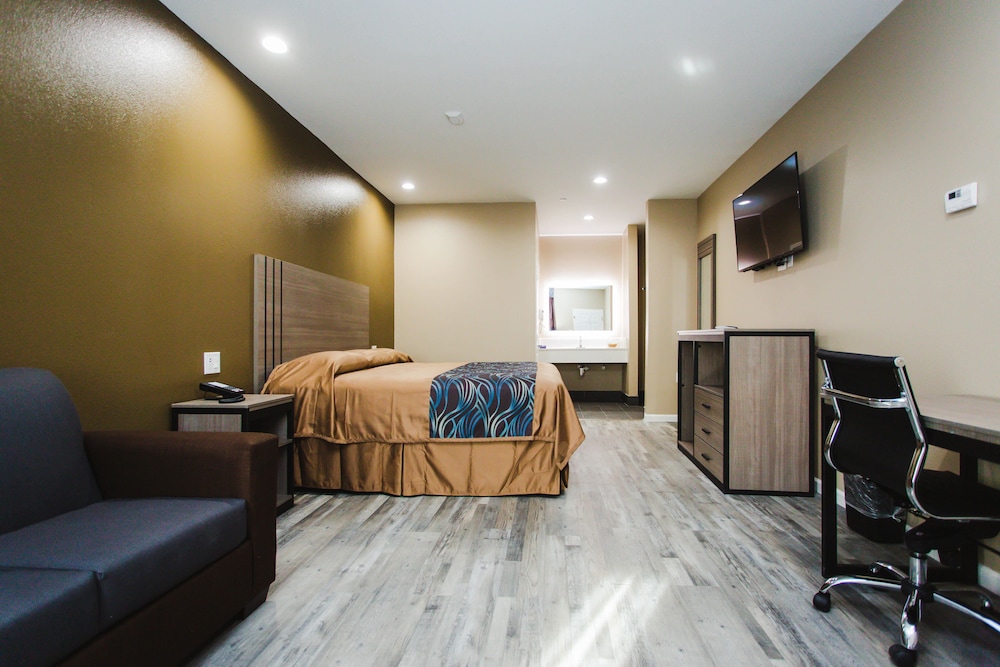 Budget Host Inn and Suites view 4