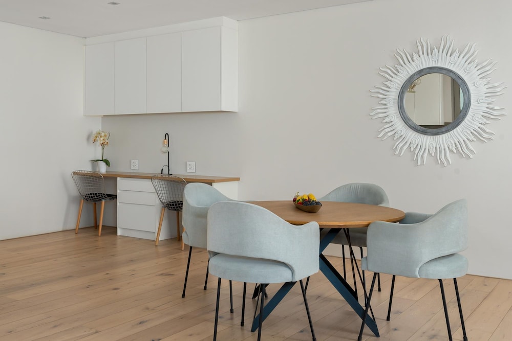 Modern 2bed Apt in Green Point Cape Town Nobelium