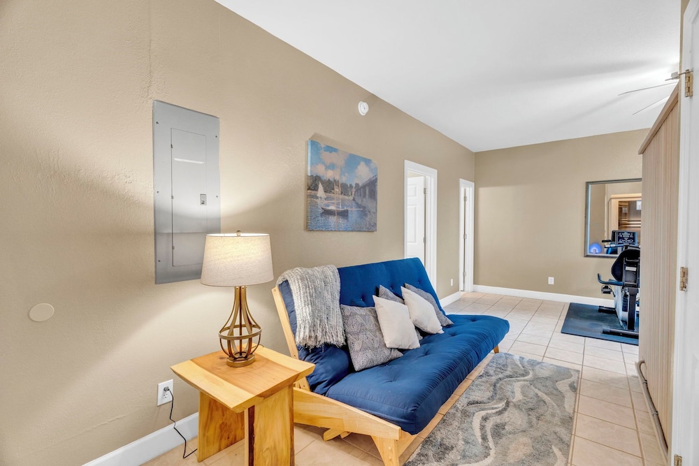 Cozy 3BR Lake Access w Sauna