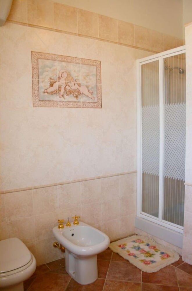 Stunning private villa for 8 guests with private pool, WIFI, TV, terrace, pets allowed and parking