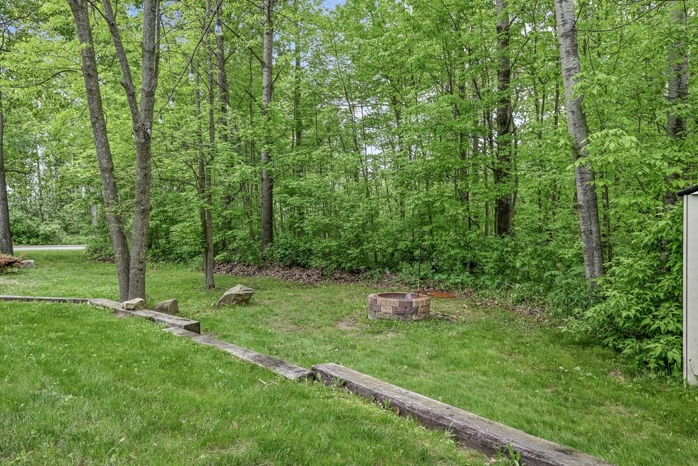 Mosinee Woodland Escape - Lower Suite