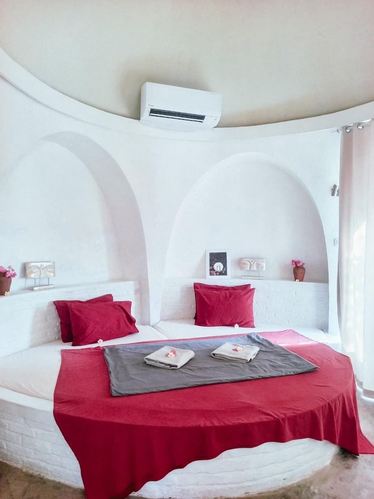 Mentigibay Dome Villa Lombok