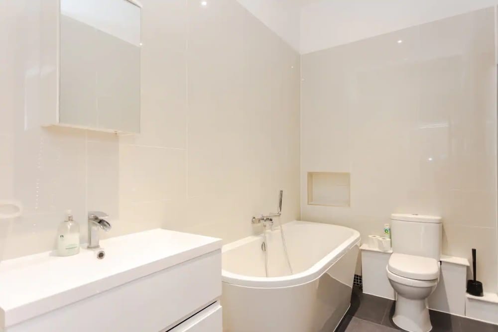 Stylish 2 Bedroom Apartment in Greenwich