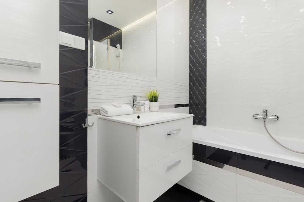 Metro Płocka Apartment Warsaw by Renters view 3