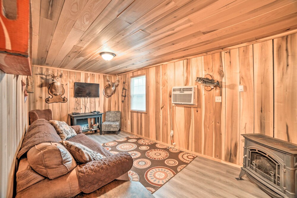 Remote Kentucky Cabin w/ Fire Pit & 2 Ponds view 4