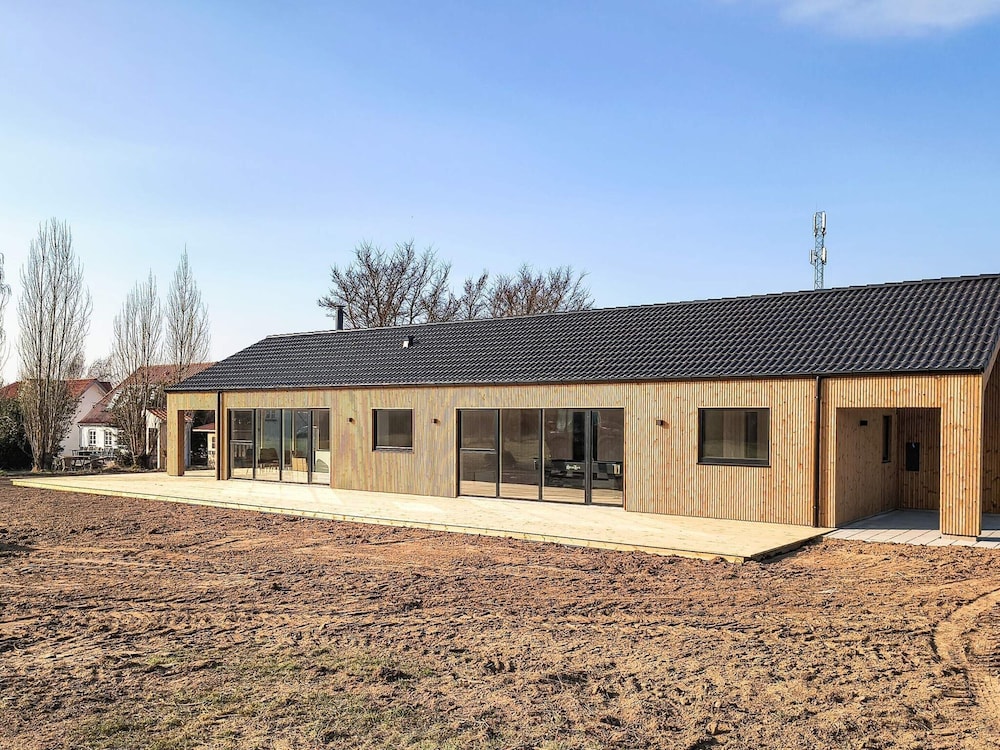 5 Star Holiday Home in Humble
