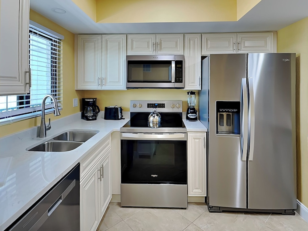 Seaside 2 by Distinctive Beach Rentals