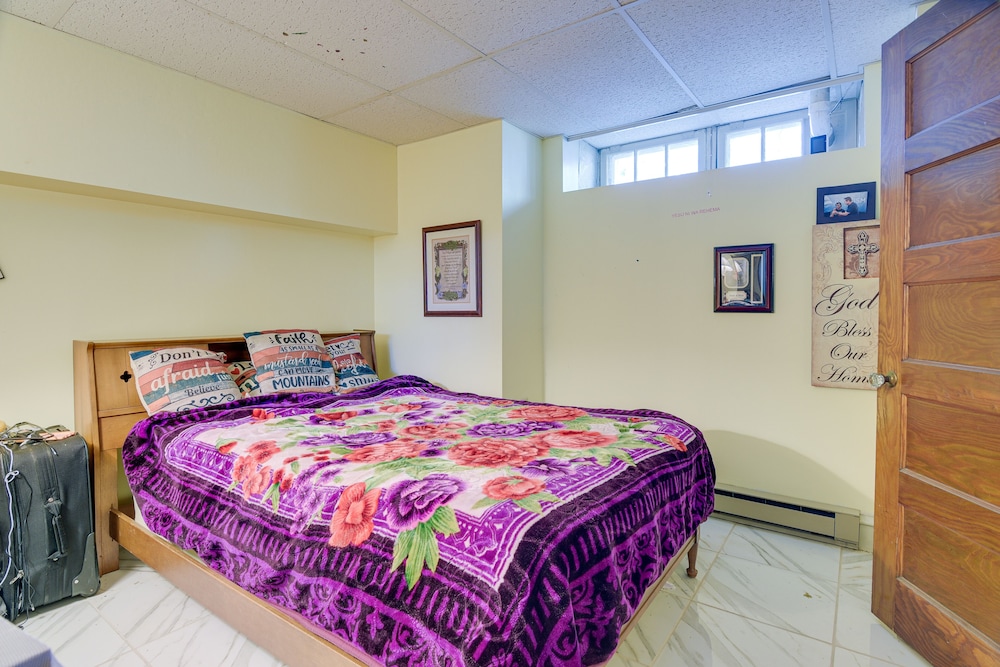 Ronks Vacation Rental: 2 Mi to Dutch Wonderland! view 5