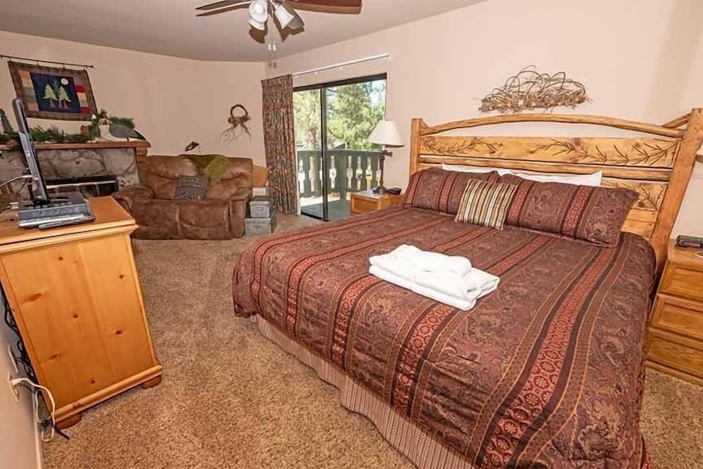 3407 Pine Hill 2 Bedroom Home by RedAwning view 2