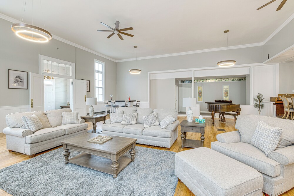 4 Mi to Lake: Unique Family Retreat in Akron Area