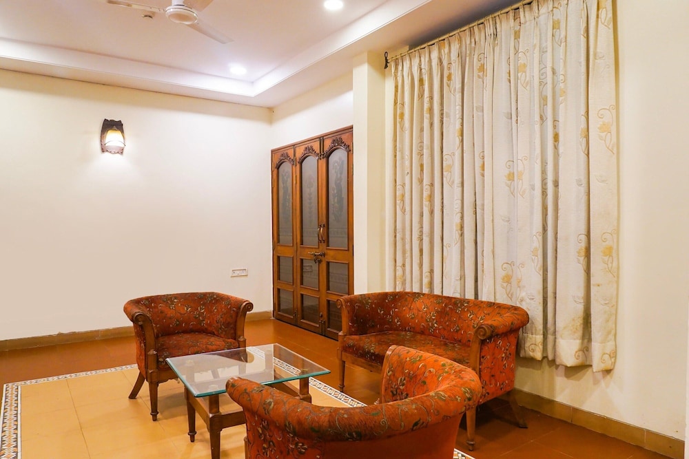 Premium Stays Near Fergusson College