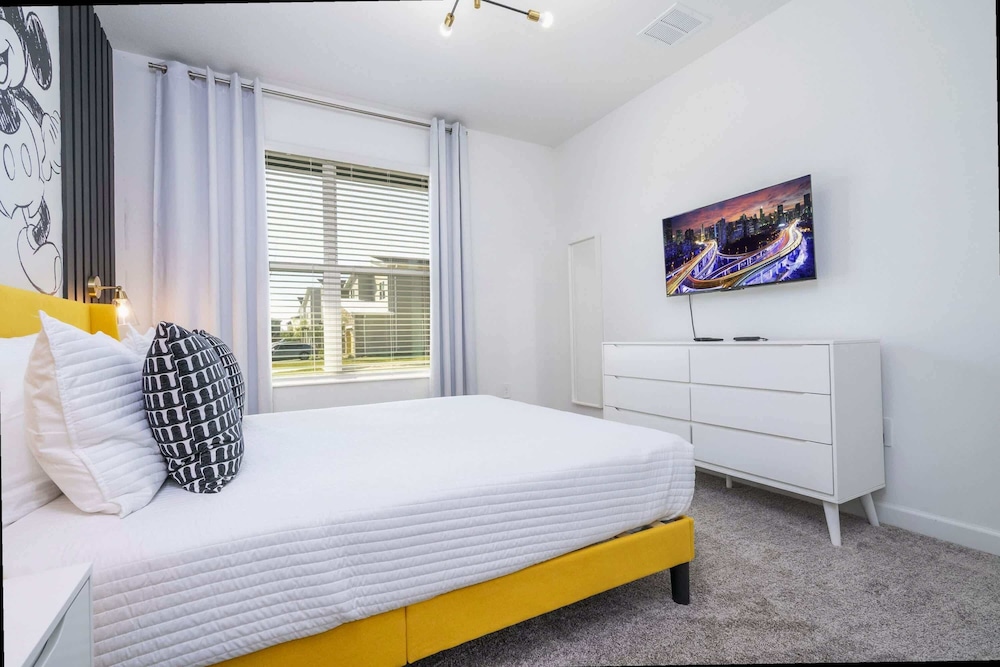 Themed 5Bd Family Villa w Pool Spa Near Disney