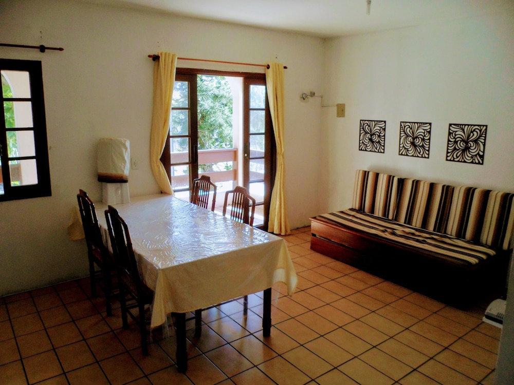 Ingleses Residence